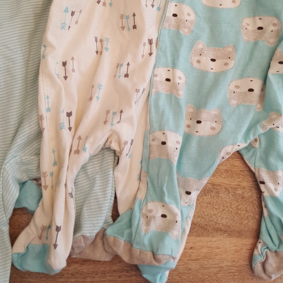 Last Chance! 6 Gerber Sleep n'Play footed onesies - Picture 5 of 8